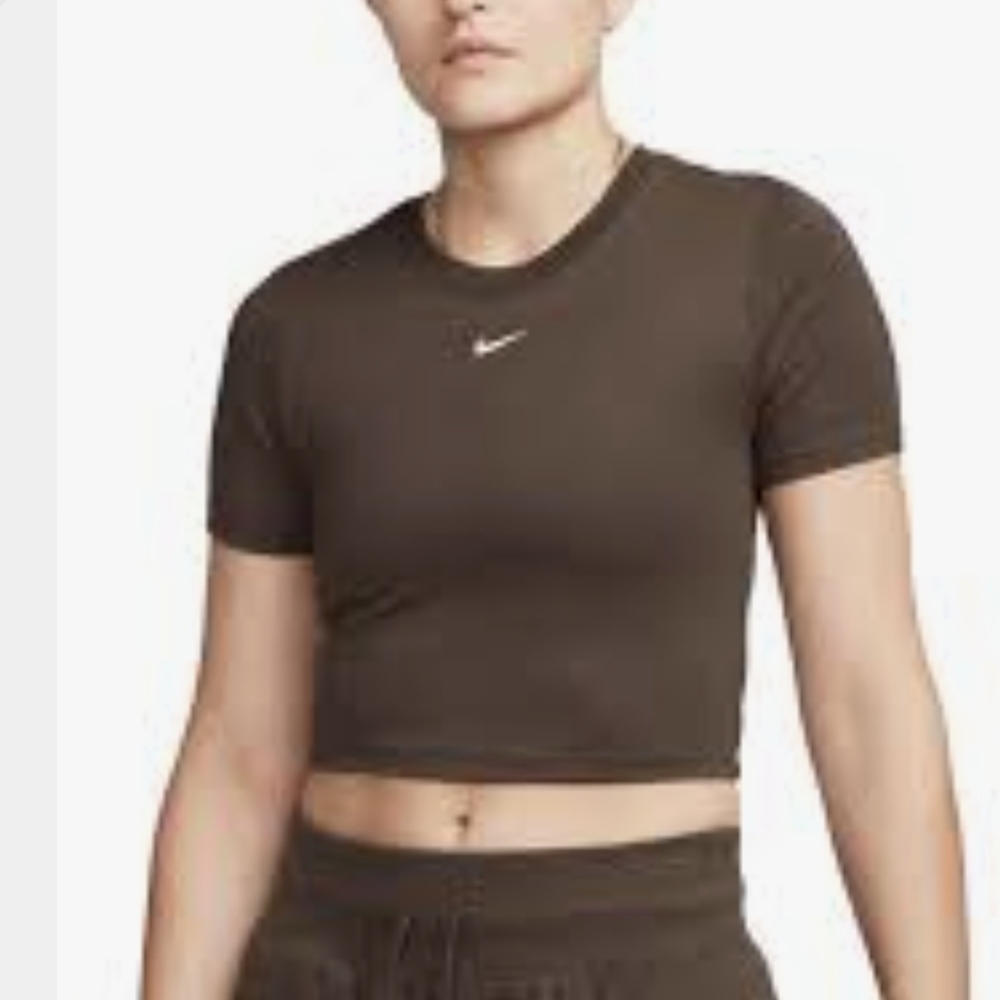 Nike Brown Fitted Crop T-Shirt Short Sleeve